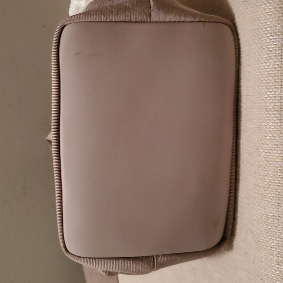 Ferragamo tiered drawstring bucket bag - Picture 4 of 6